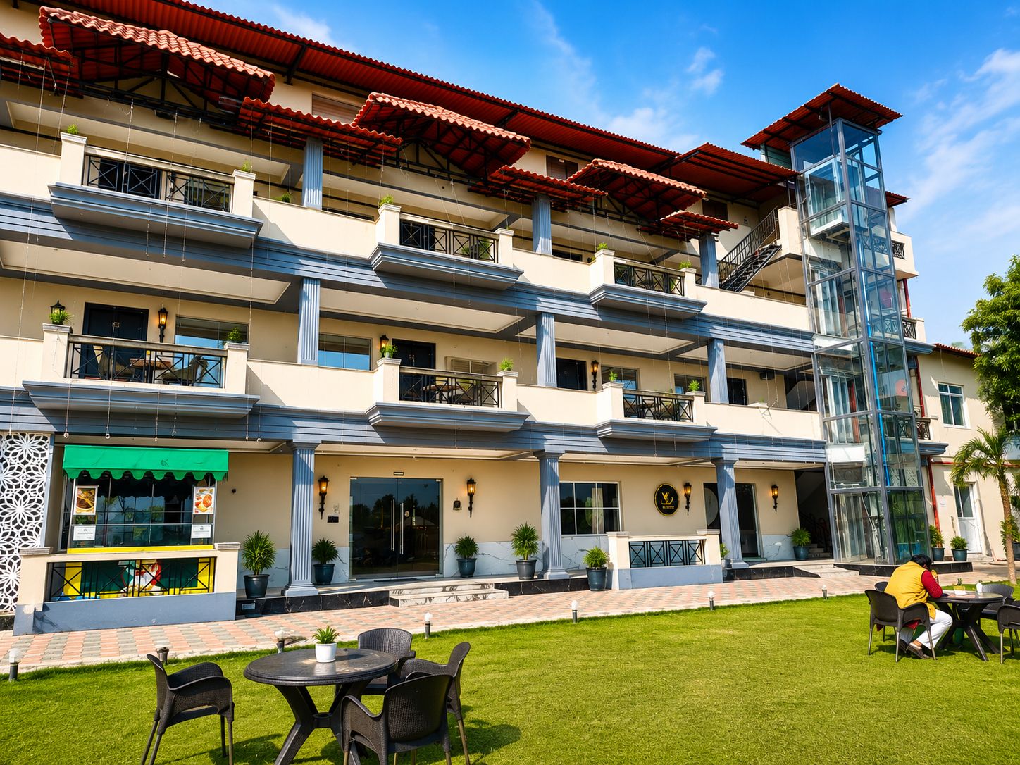 Hotel 100 Cine Club Cinema Resort Jhansi
